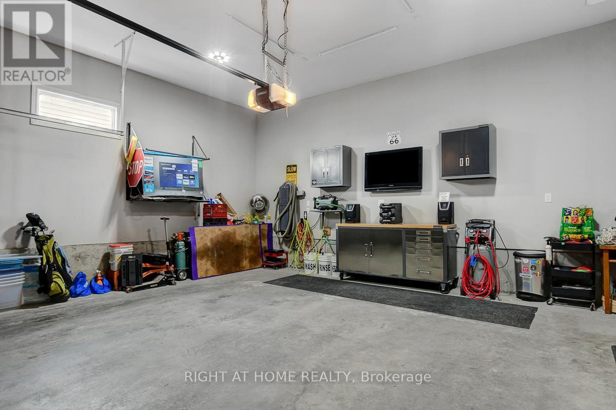 201 Versaille Street, Alfred And Plantagenet, ON - Indoor Photo Showing Garage
