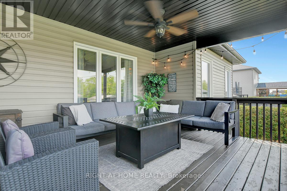 201 Versaille Street, Alfred And Plantagenet, ON - Outdoor With Deck Patio Veranda With Exterior