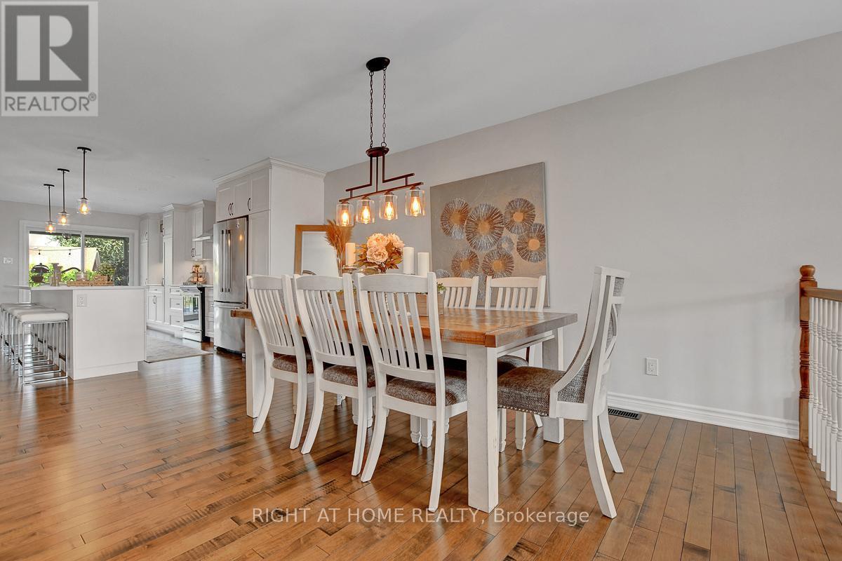 201 Versaille Street, Alfred And Plantagenet, ON - Indoor Photo Showing Dining Room