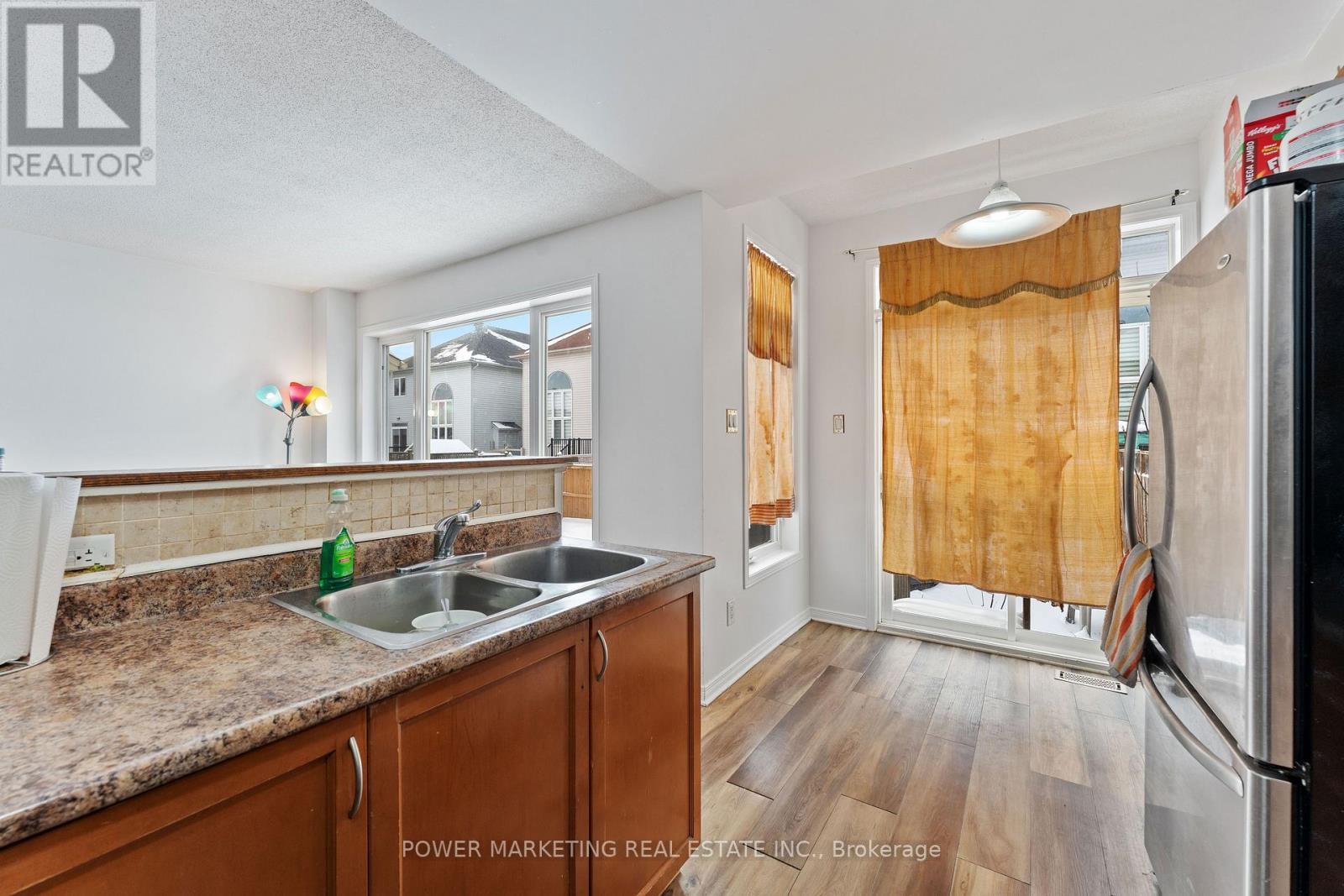 116 Esterbrook Drive, Ottawa, ON - Indoor Photo Showing Kitchen With Double Sink