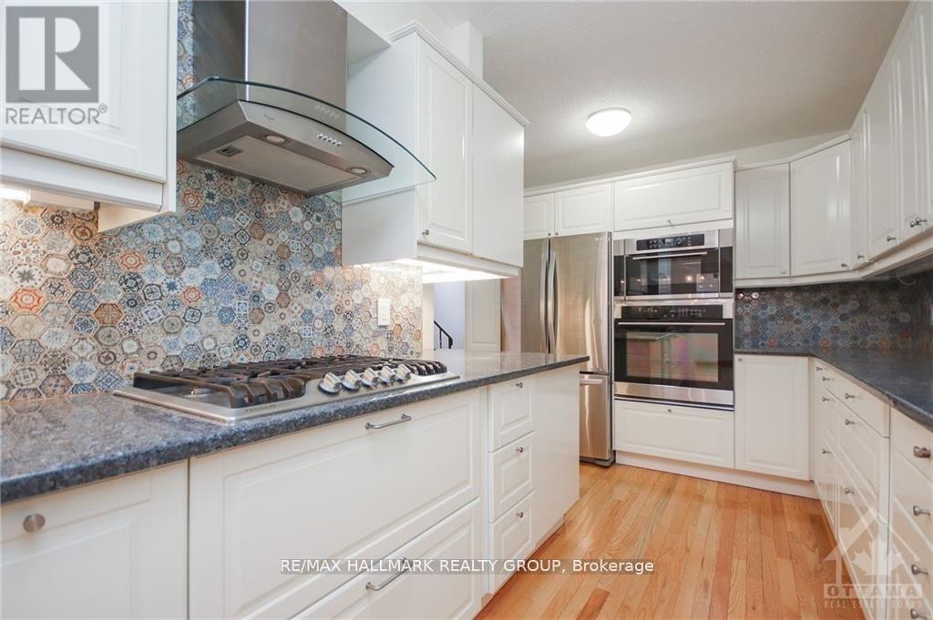 2088 Orient Park Drive, Ottawa, ON - Indoor Photo Showing Kitchen With Upgraded Kitchen