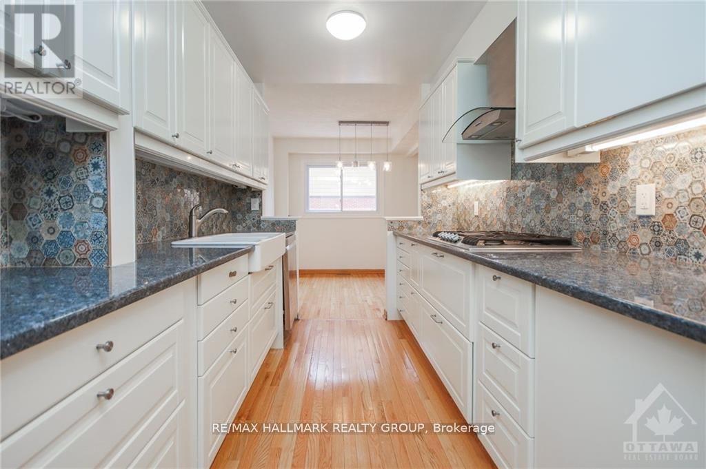 2088 Orient Park Drive, Ottawa, ON - Indoor Photo Showing Kitchen With Upgraded Kitchen