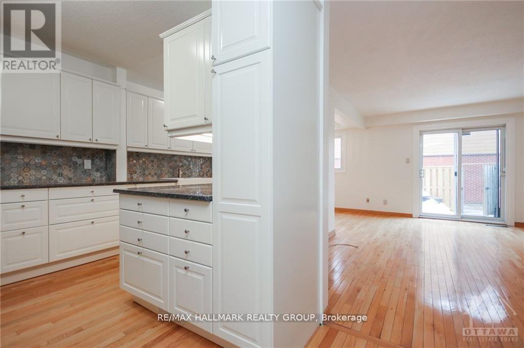2088 Orient Park Drive, Ottawa, ON - Indoor Photo Showing Kitchen
