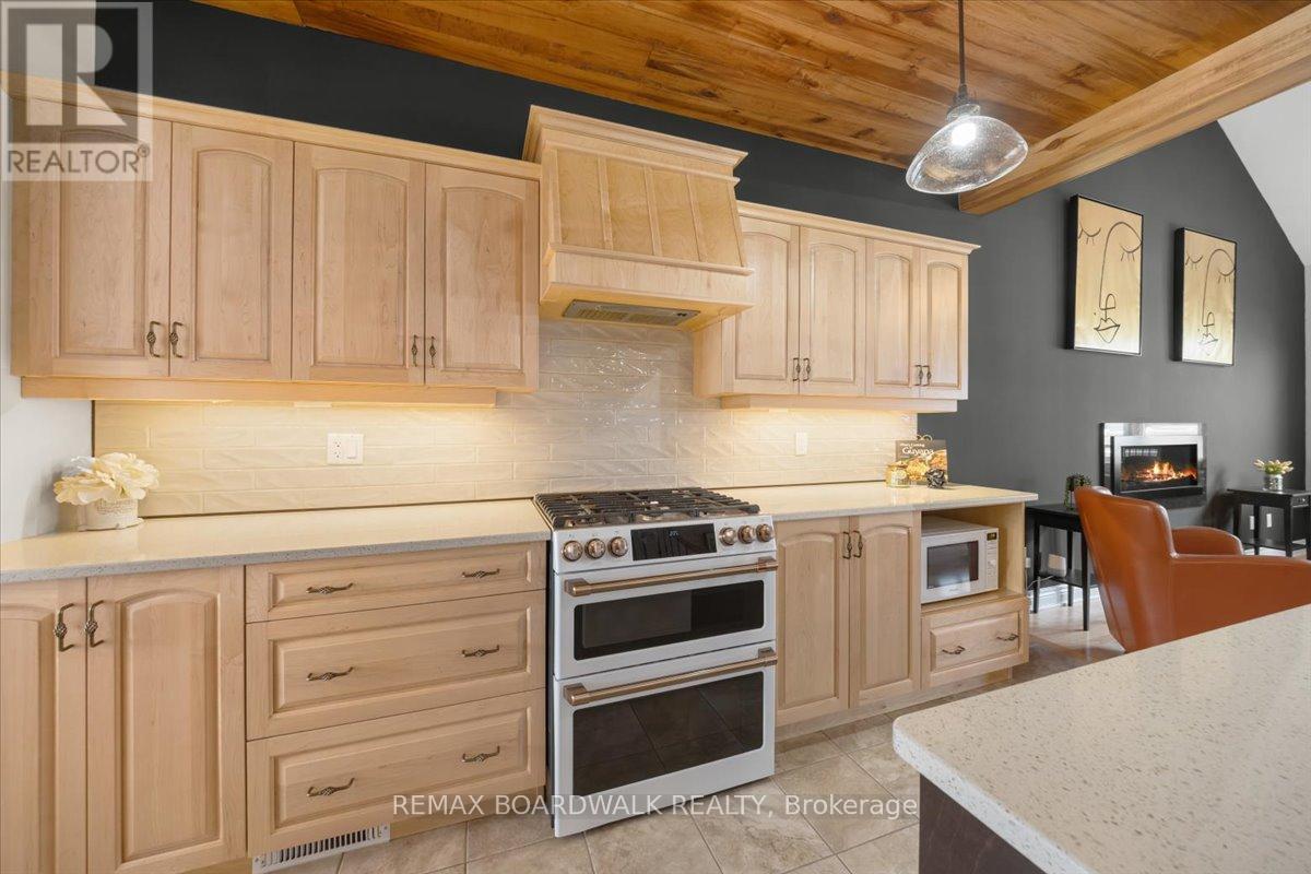 813 Platinum Street, Clarence-Rockland, ON - Indoor Photo Showing Kitchen
