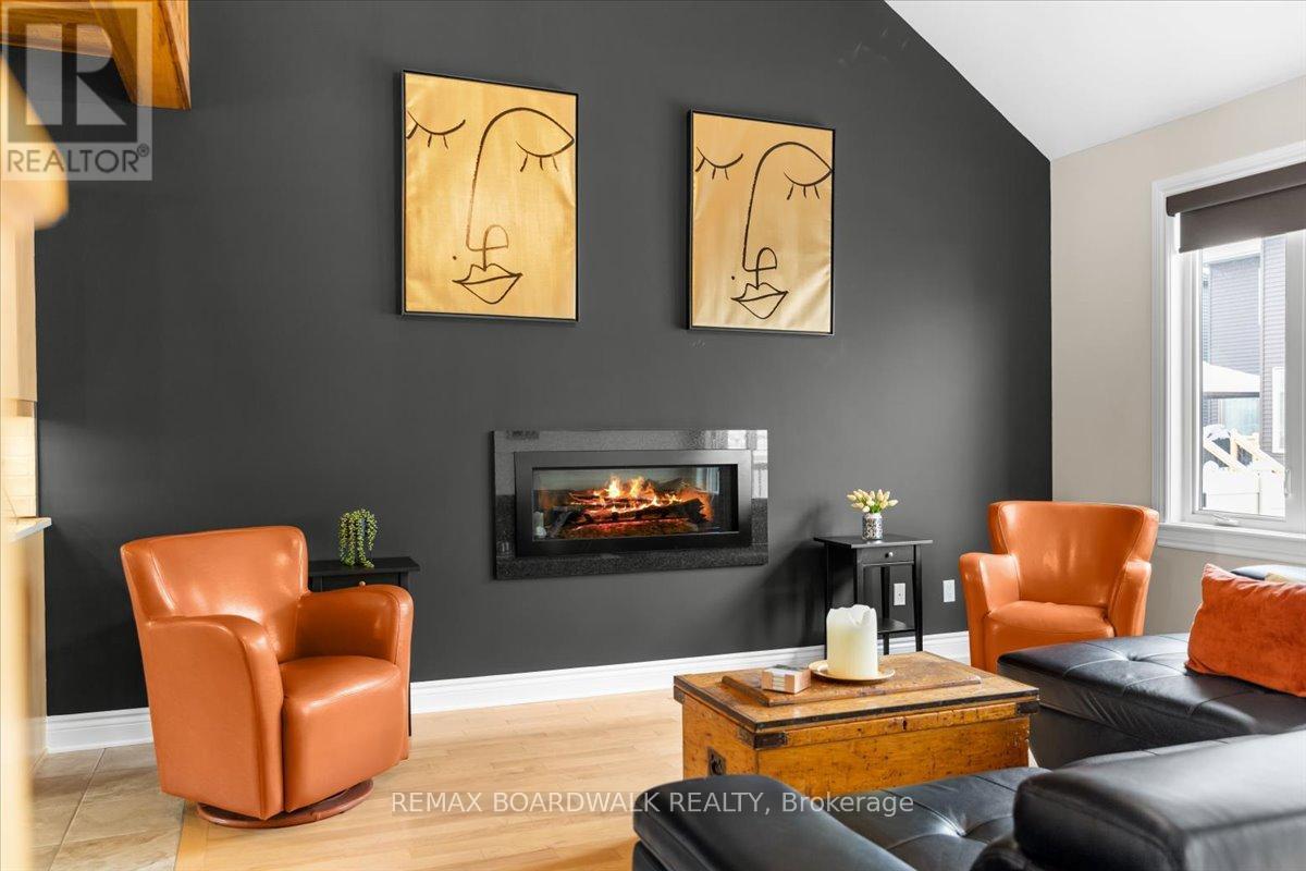 813 Platinum Street, Clarence-Rockland, ON - Indoor Photo Showing Living Room With Fireplace