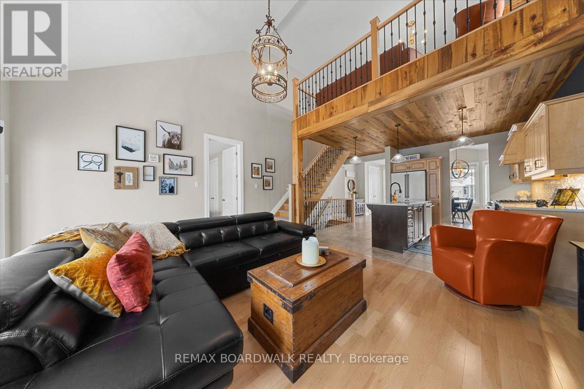 813 Platinum Street, Clarence-Rockland, ON - Indoor Photo Showing Living Room