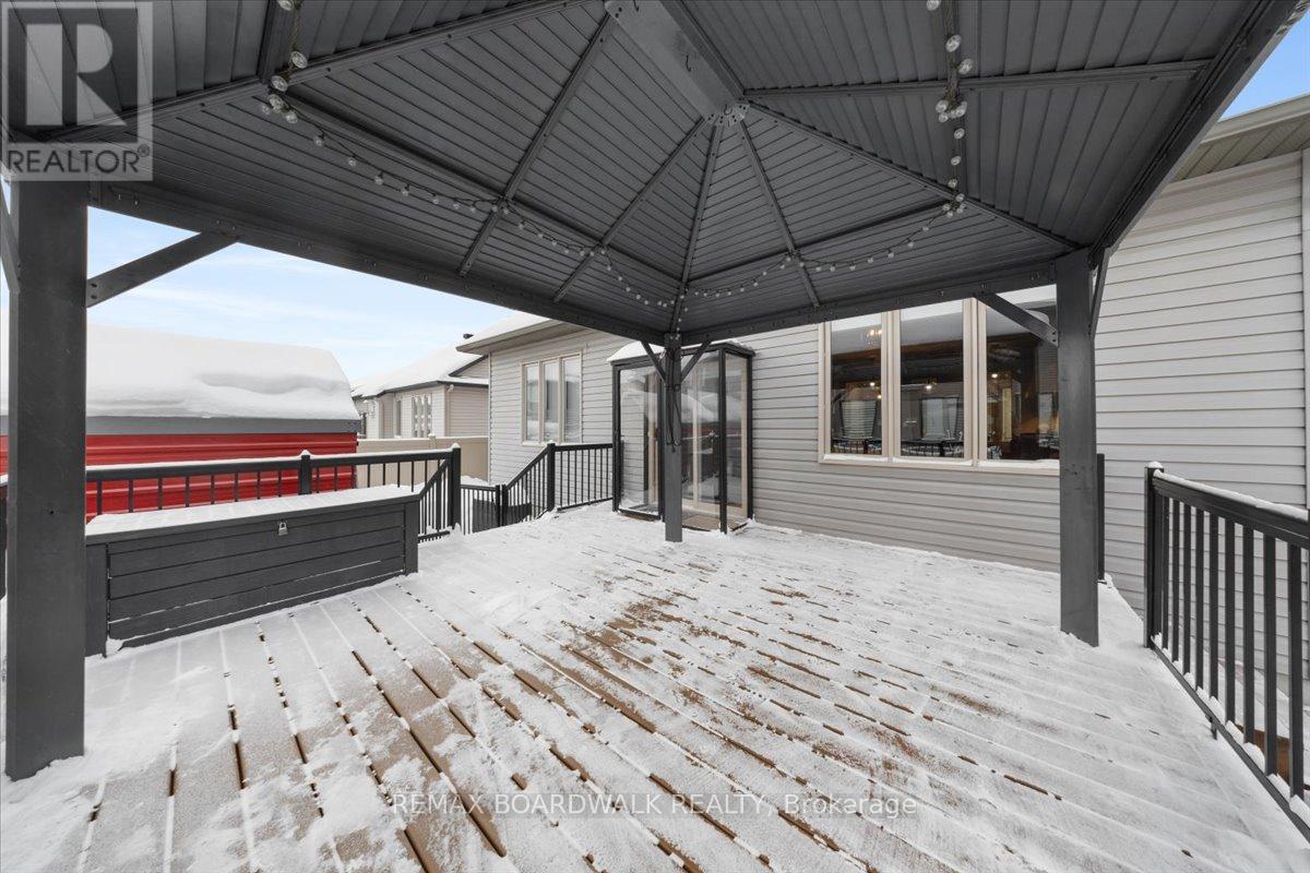 813 Platinum Street, Clarence-Rockland, ON - Outdoor With Deck Patio Veranda With Exterior