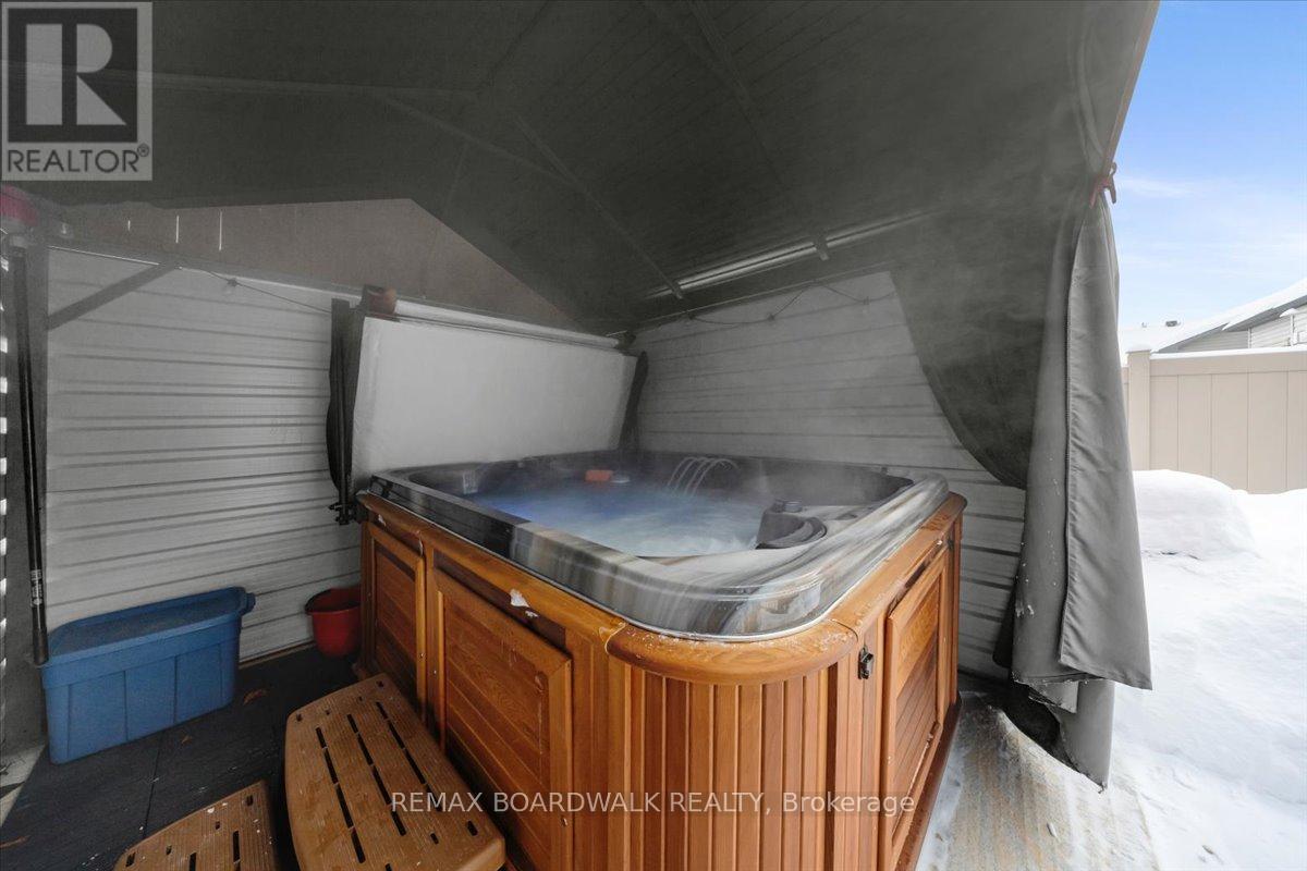 813 Platinum Street, Clarence-Rockland, ON - With Exterior