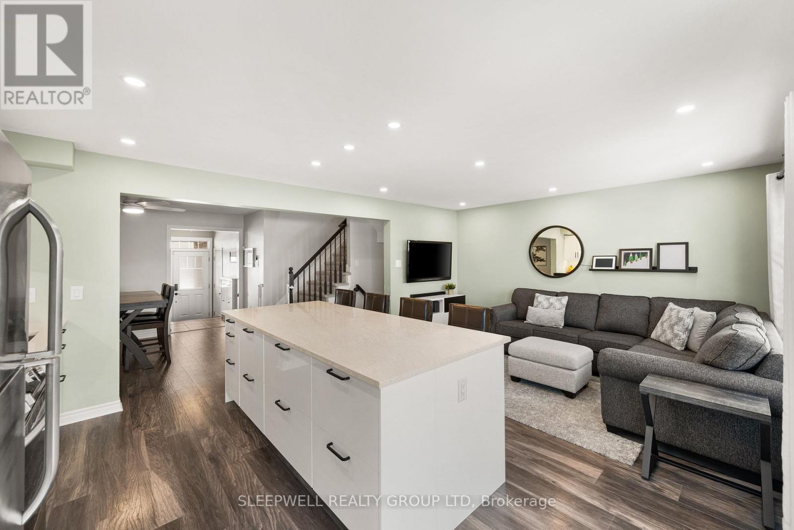 566 Meadowcreek Circle, Ottawa, ON - Indoor