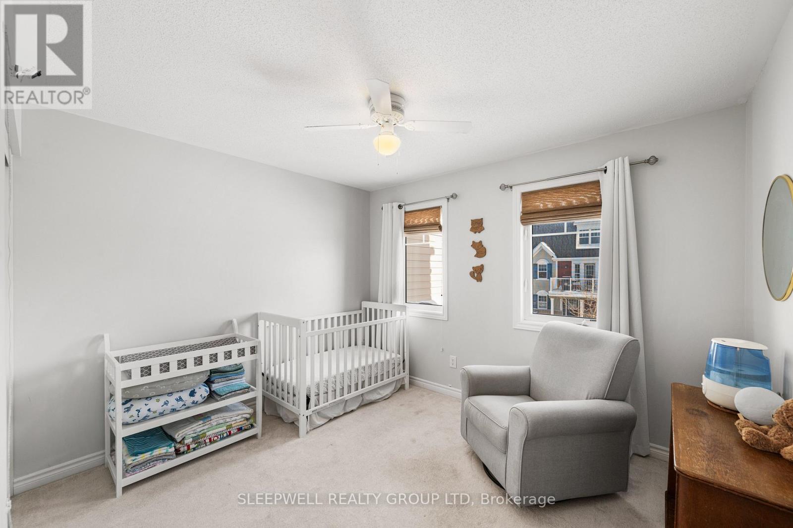 566 Meadowcreek Circle, Ottawa, ON - Indoor Photo Showing Bedroom