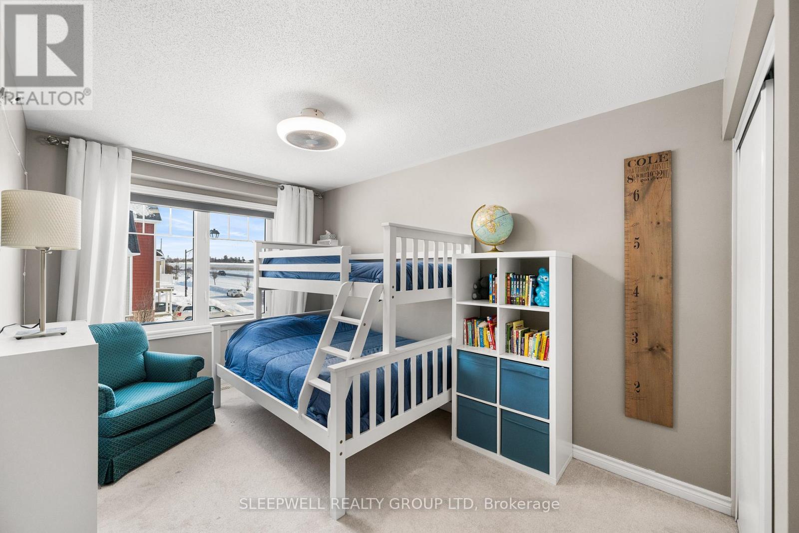 566 Meadowcreek Circle, Ottawa, ON - Indoor Photo Showing Bedroom