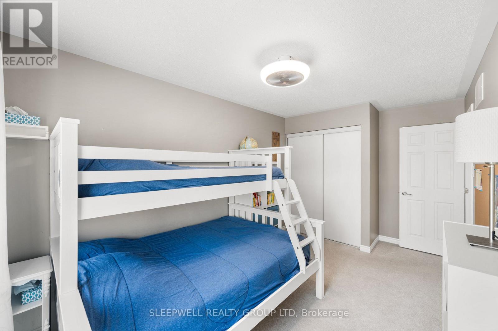 566 Meadowcreek Circle, Ottawa, ON - Indoor Photo Showing Bedroom