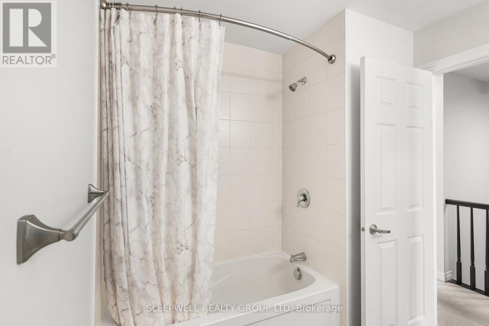 566 Meadowcreek Circle, Ottawa, ON - Indoor Photo Showing Bathroom