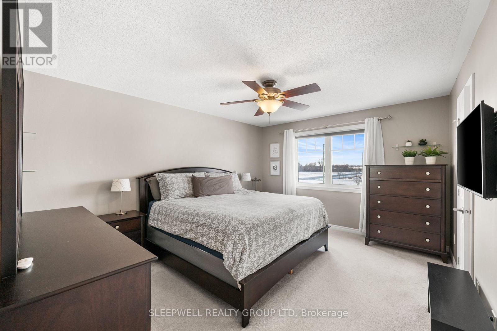 566 Meadowcreek Circle, Ottawa, ON - Indoor Photo Showing Bedroom