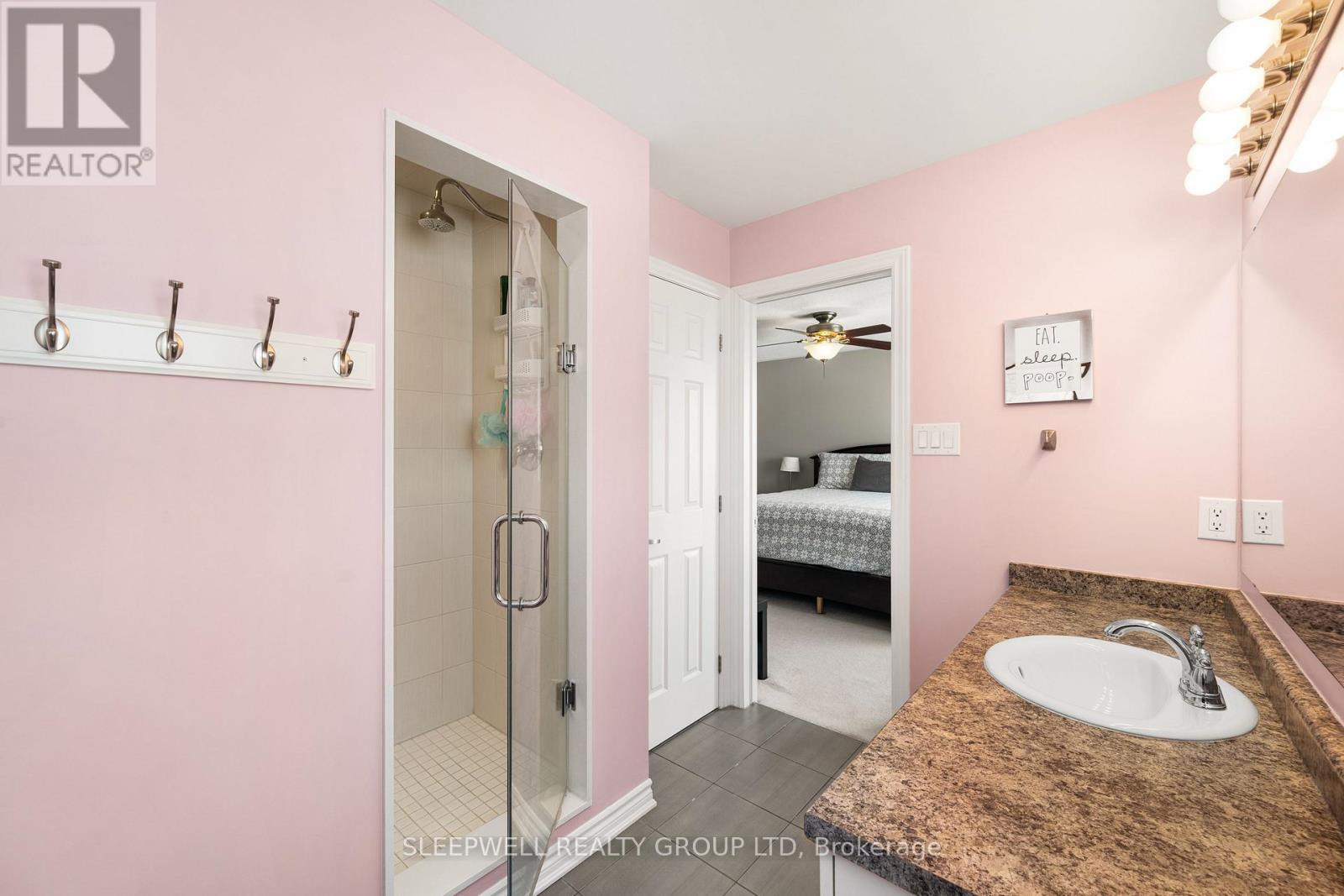 566 Meadowcreek Circle, Ottawa, ON - Indoor Photo Showing Bathroom