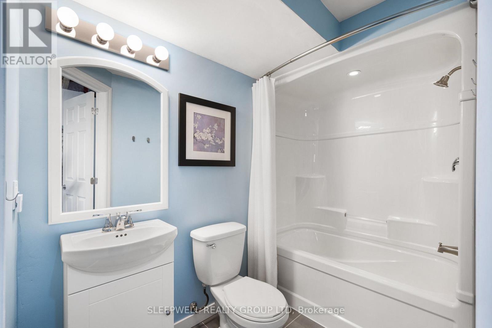 566 Meadowcreek Circle, Ottawa, ON - Indoor Photo Showing Bathroom