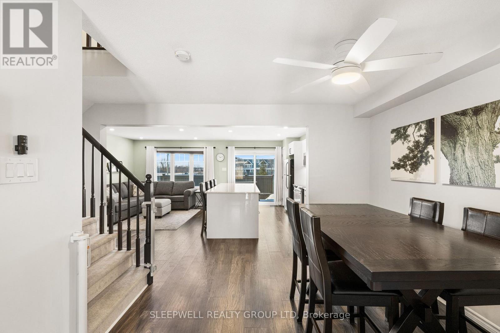 566 Meadowcreek Circle, Ottawa, ON - Indoor Photo Showing Dining Room