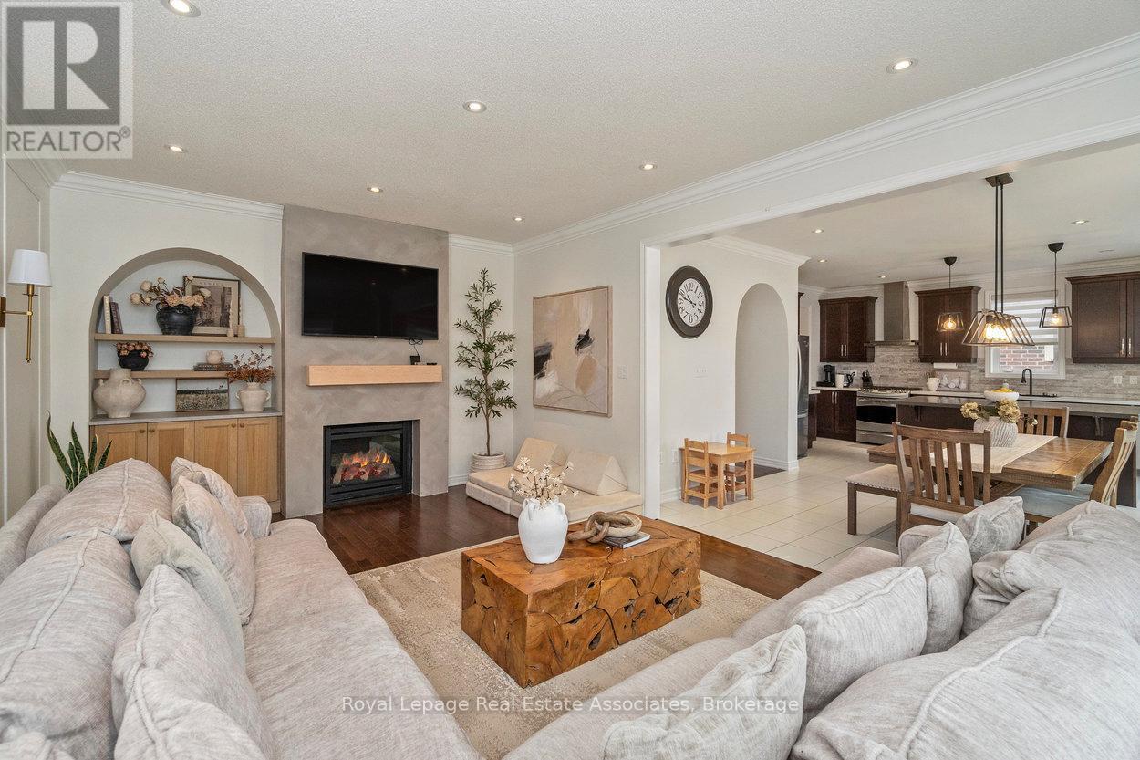 30 Danfield Court, Brampton, ON - Indoor Photo Showing Living Room With Fireplace