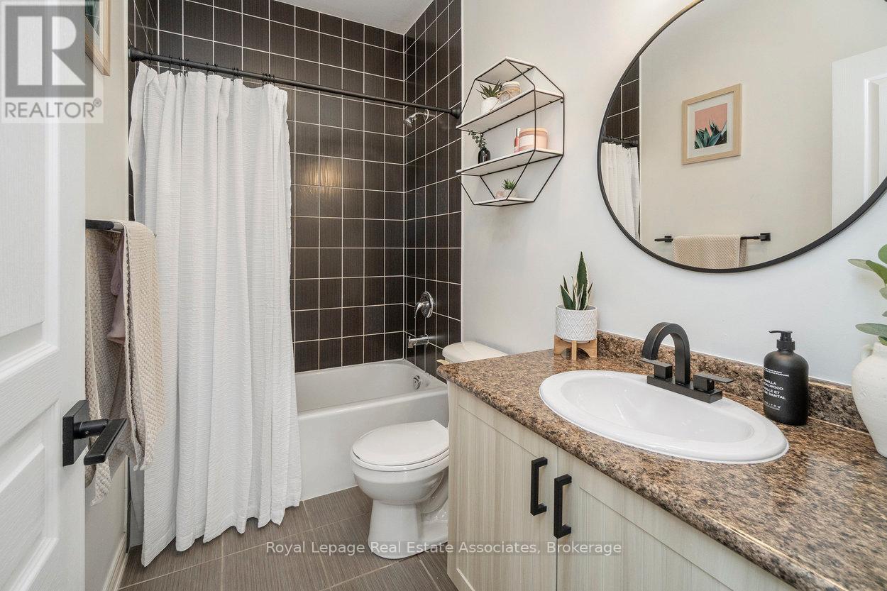 30 Danfield Court, Brampton, ON - Indoor Photo Showing Bathroom