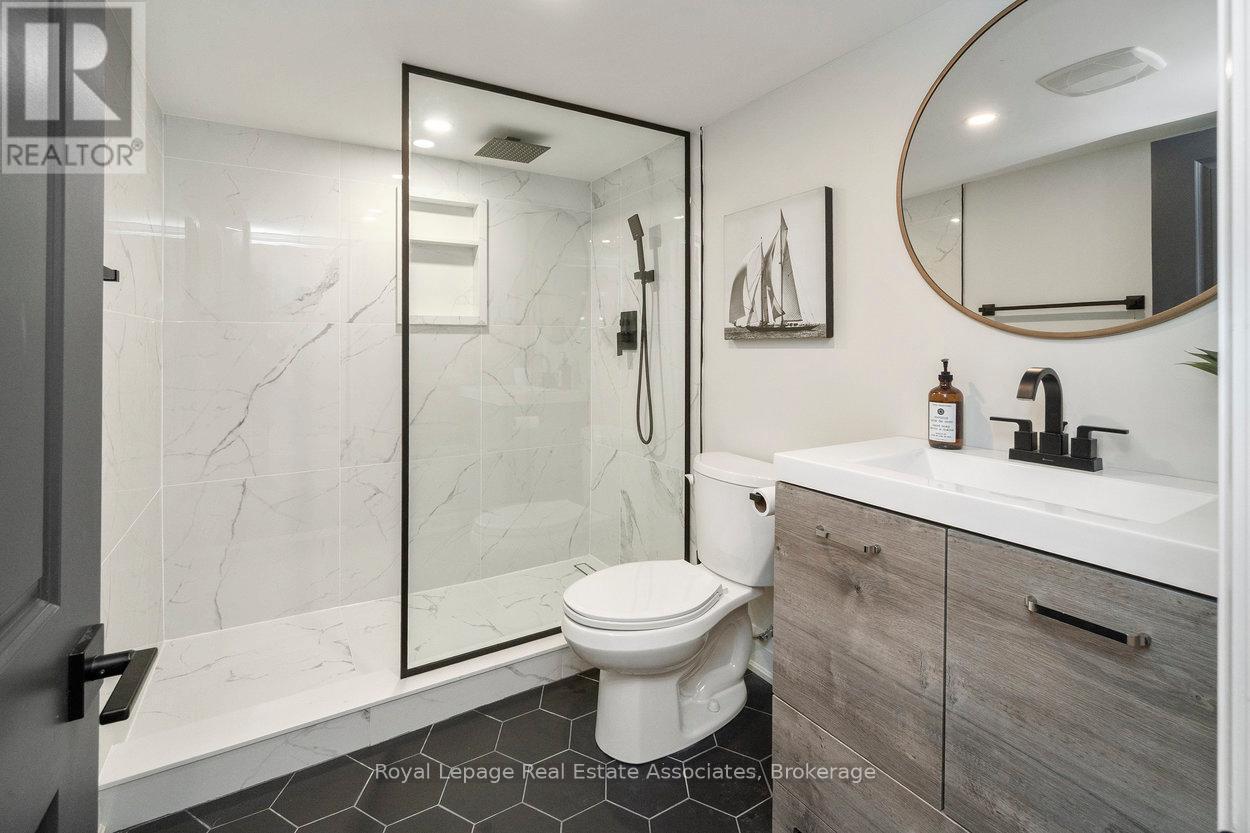 30 Danfield Court, Brampton, ON - Indoor Photo Showing Bathroom