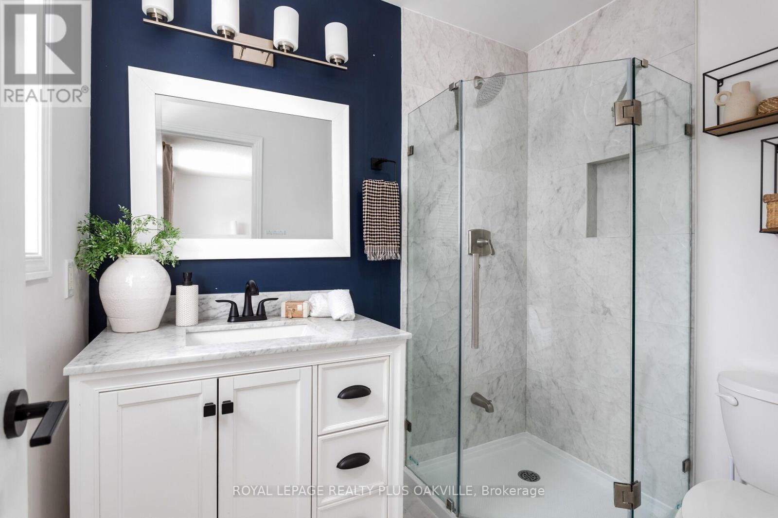 4074 Kryzan Drive, Burlington, ON - Indoor Photo Showing Bathroom