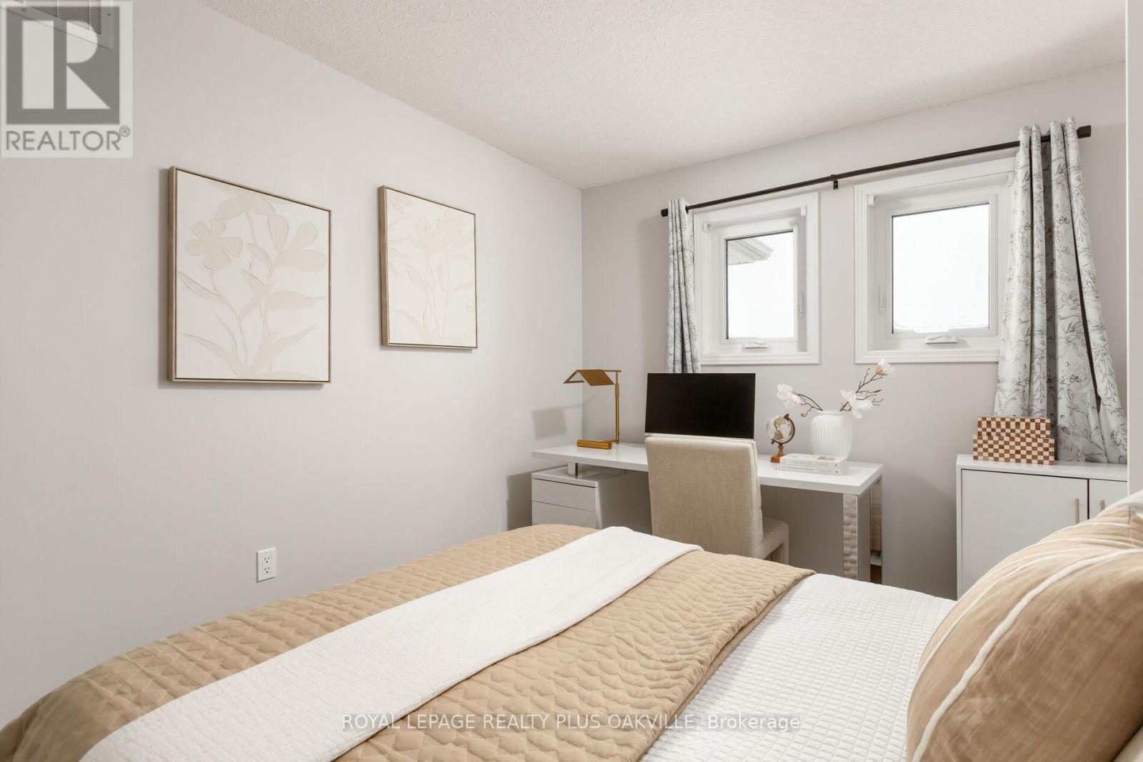 4074 Kryzan Drive, Burlington, ON - Indoor Photo Showing Bedroom