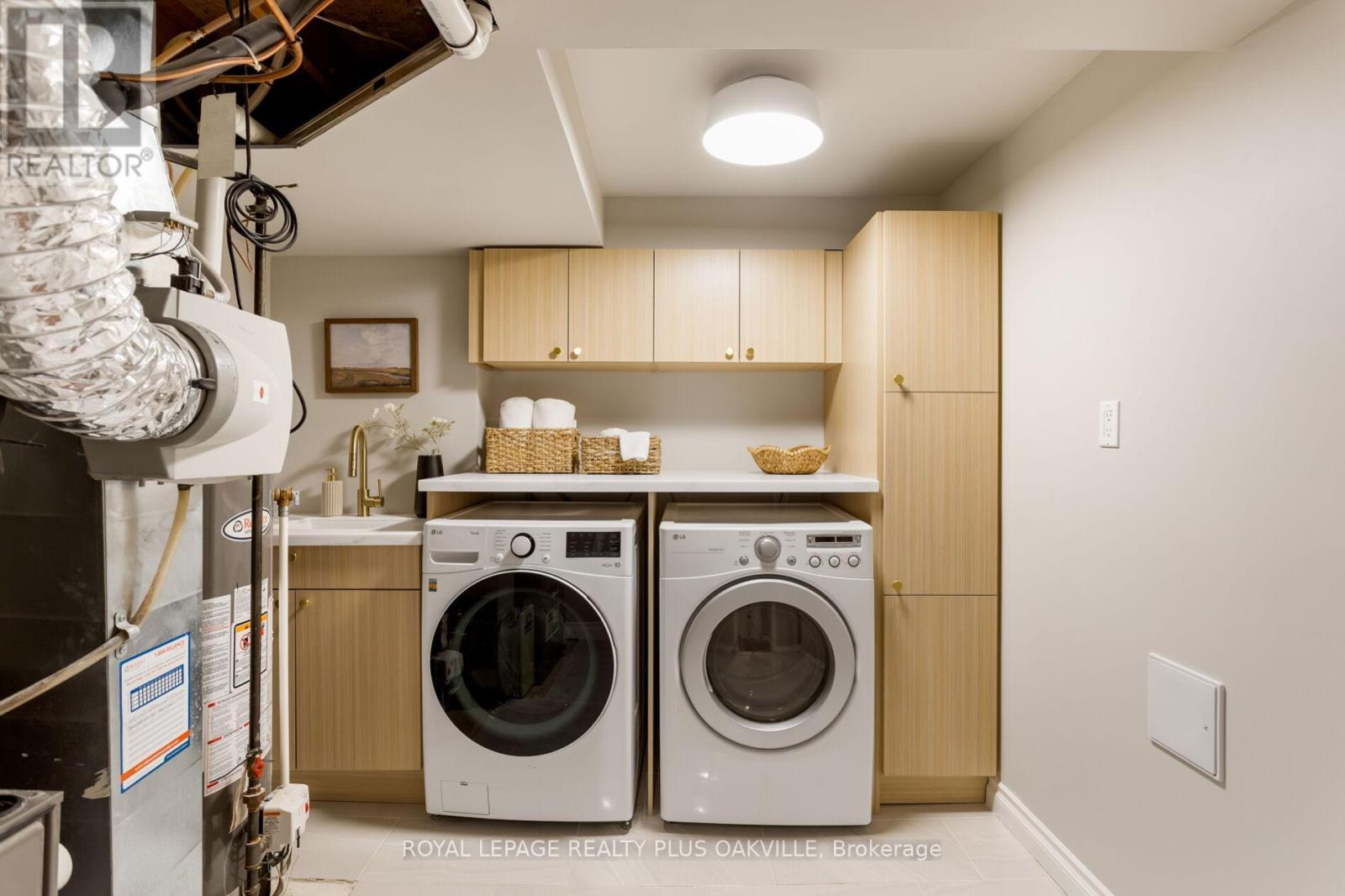 4074 Kryzan Drive, Burlington, ON - Indoor Photo Showing Laundry Room