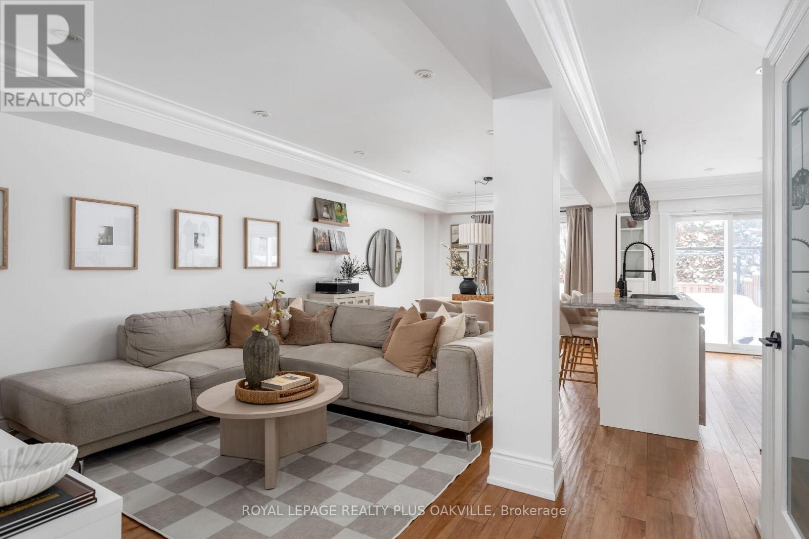 4074 Kryzan Drive, Burlington, ON - Indoor Photo Showing Living Room