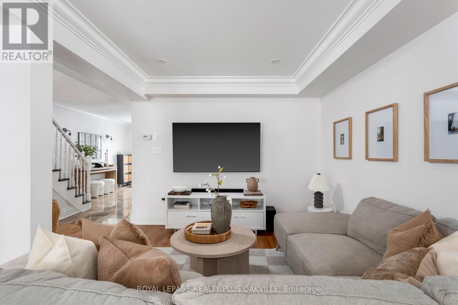 4074 Kryzan Drive, Burlington, ON - Indoor Photo Showing Living Room