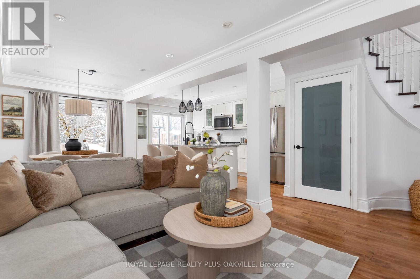4074 Kryzan Drive, Burlington, ON - Indoor Photo Showing Living Room