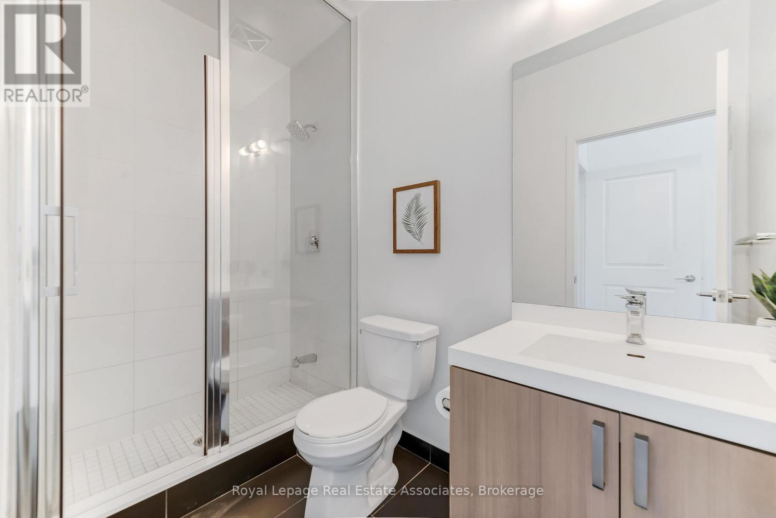 124 - 8 Nahani Way, Mississauga, ON - Indoor Photo Showing Bathroom