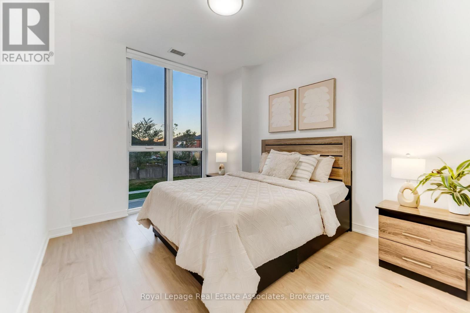 124 - 8 Nahani Way, Mississauga, ON - Indoor Photo Showing Bedroom