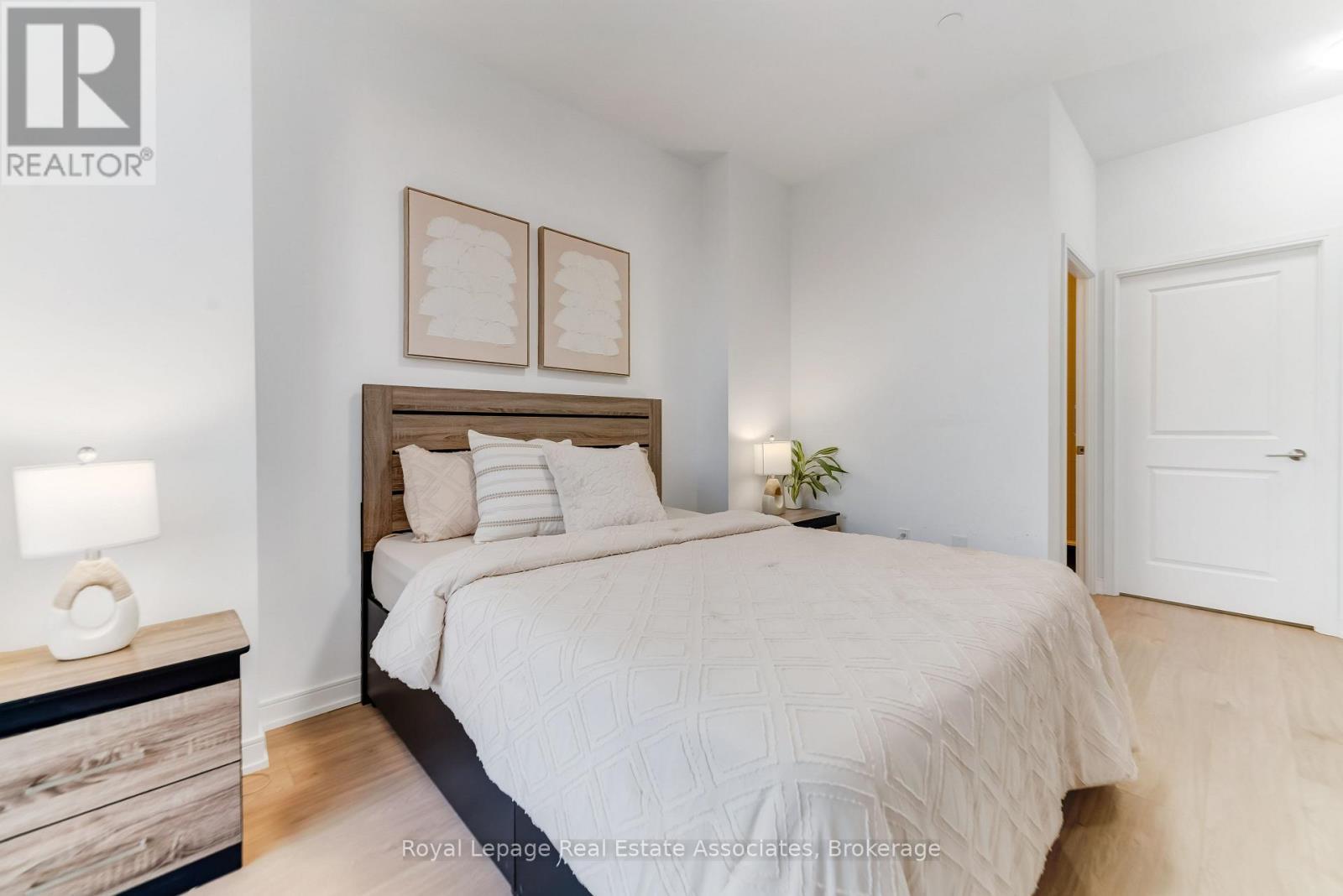 124 - 8 Nahani Way, Mississauga, ON - Indoor Photo Showing Bedroom