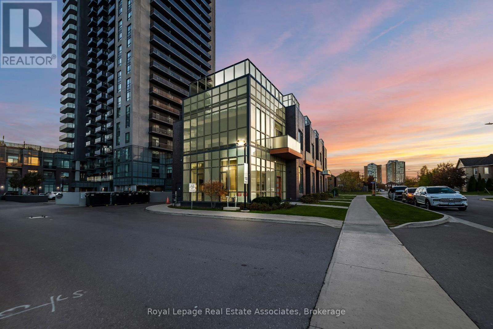 124 - 8 Nahani Way, Mississauga, ON - Outdoor