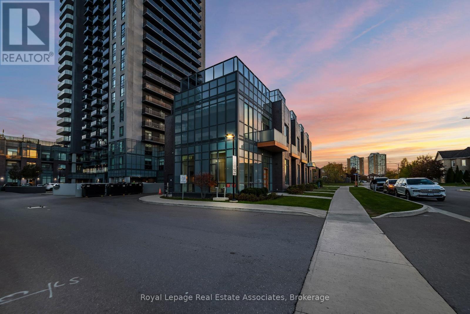 124 - 8 Nahani Way, Mississauga, ON - Outdoor