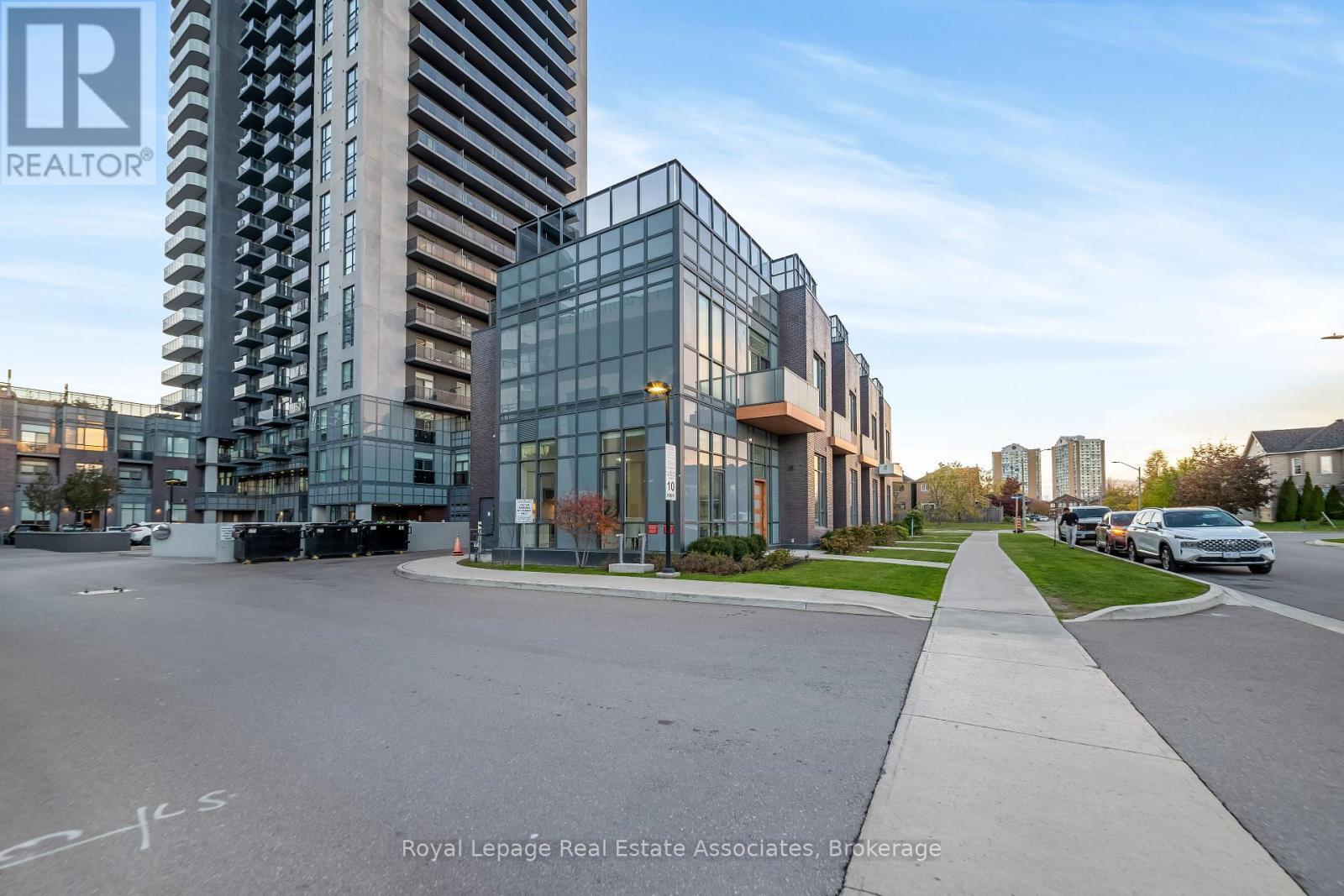 124 - 8 Nahani Way, Mississauga, ON - Outdoor