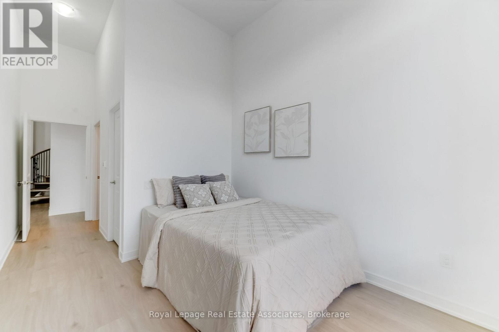 124 - 8 Nahani Way, Mississauga, ON - Indoor Photo Showing Bedroom