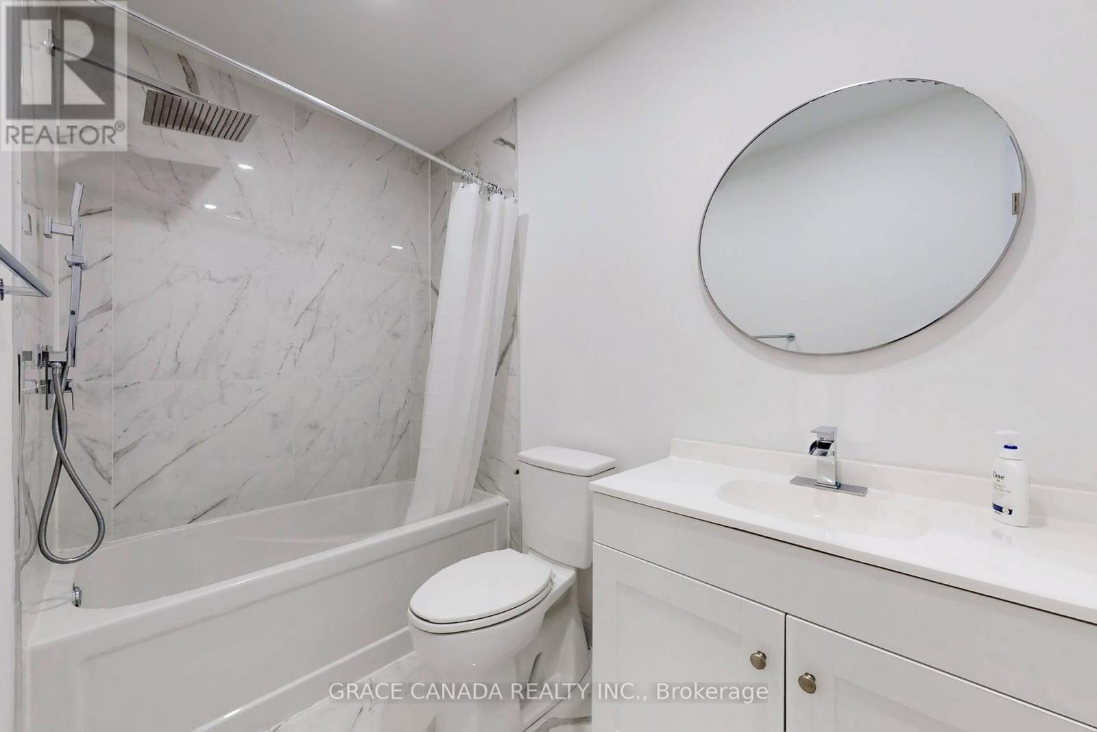 85 Albany Avenue, Hamilton, ON - Indoor Photo Showing Bathroom