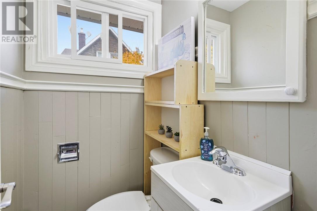 482 Howey Drive, Sudbury, ON - Indoor Photo Showing Bathroom