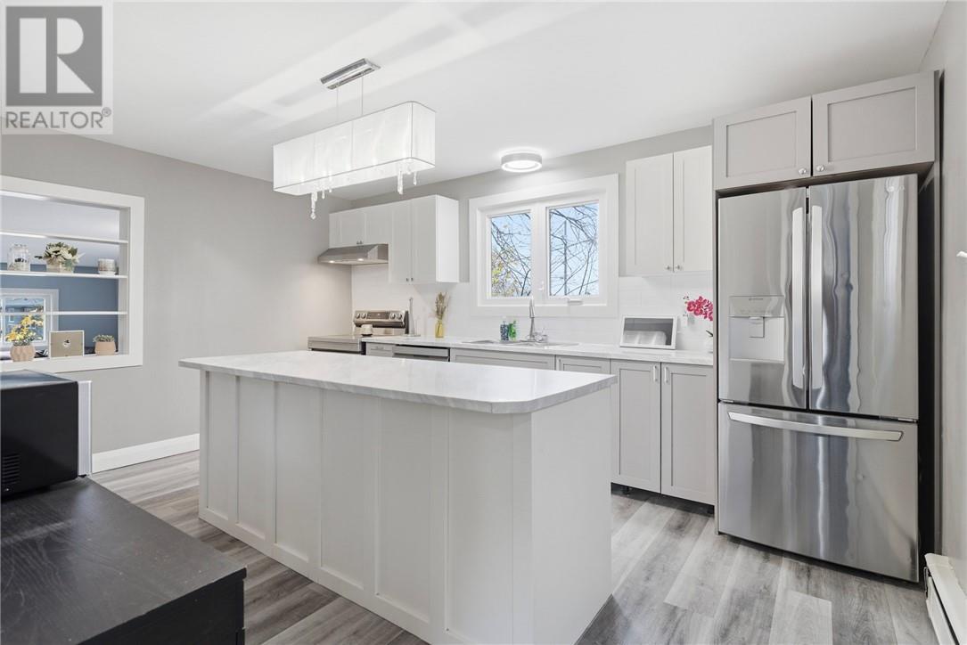 482 Howey Drive, Sudbury, ON - Indoor Photo Showing Kitchen With Upgraded Kitchen