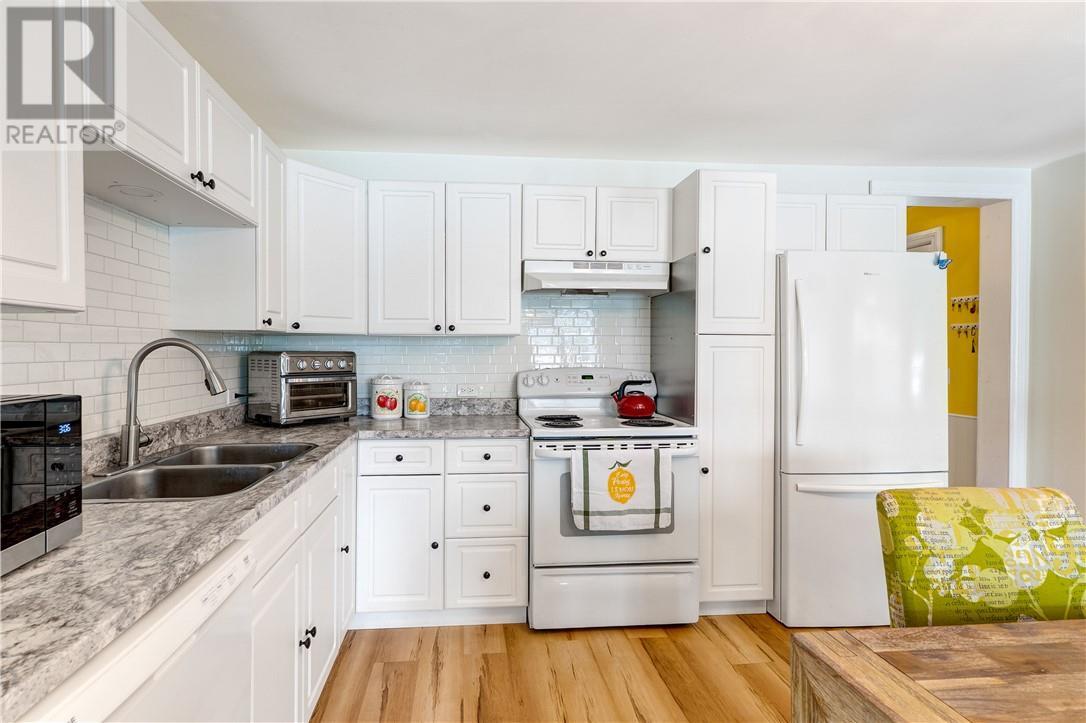 118 Third Street, Sturgeon Falls, ON - Indoor Photo Showing Kitchen With Double Sink
