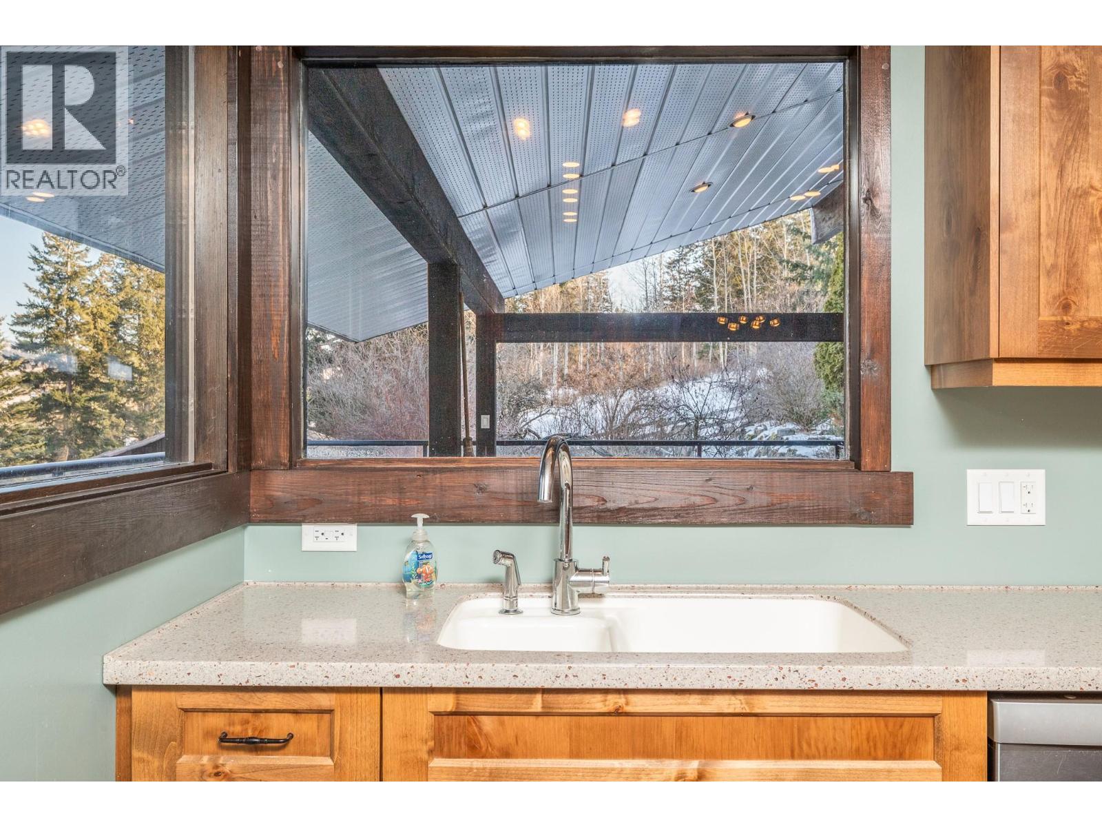 5860 Learmouth Road, Lavington, BC - Indoor