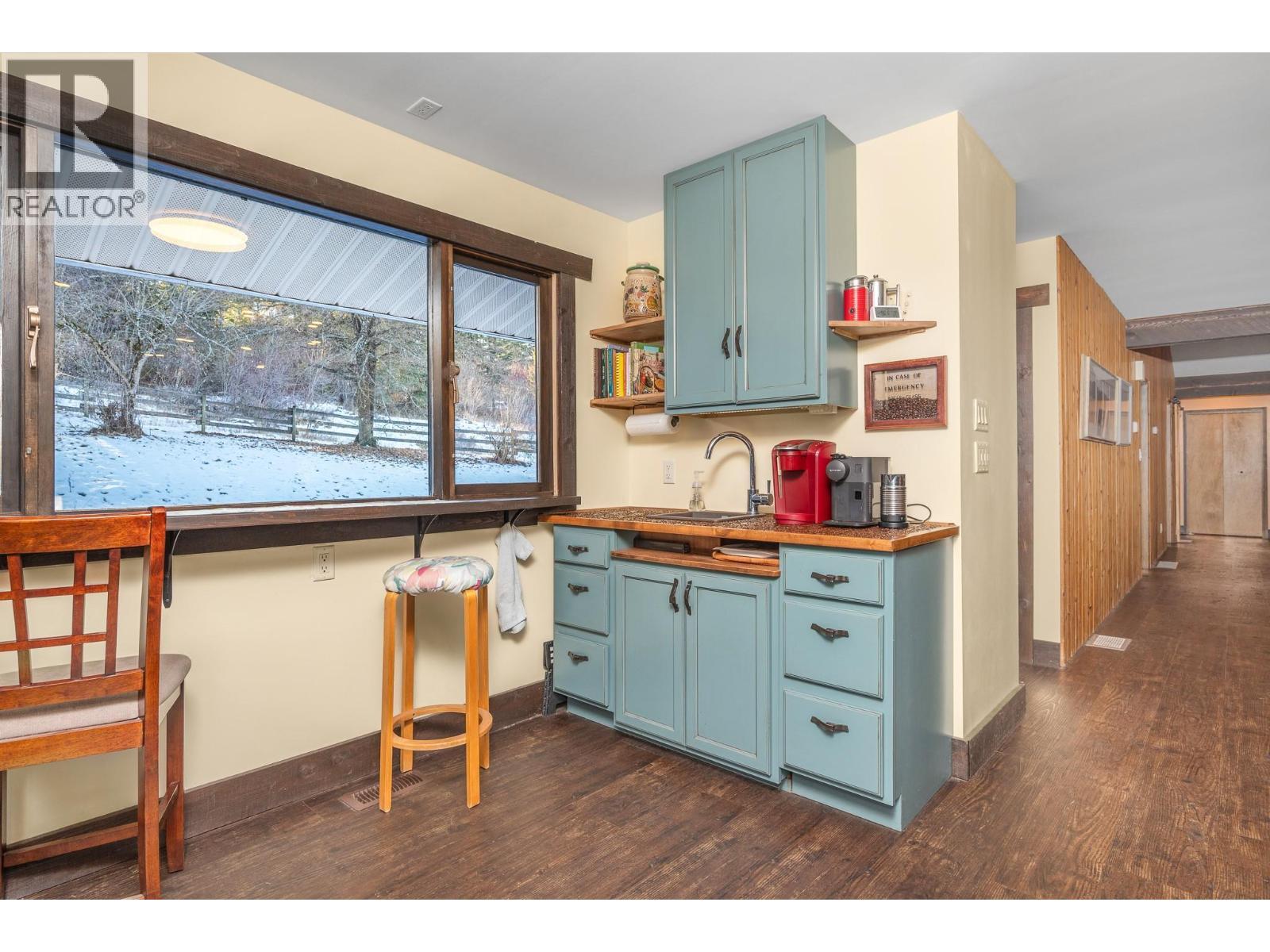 5860 Learmouth Road, Lavington, BC - Indoor