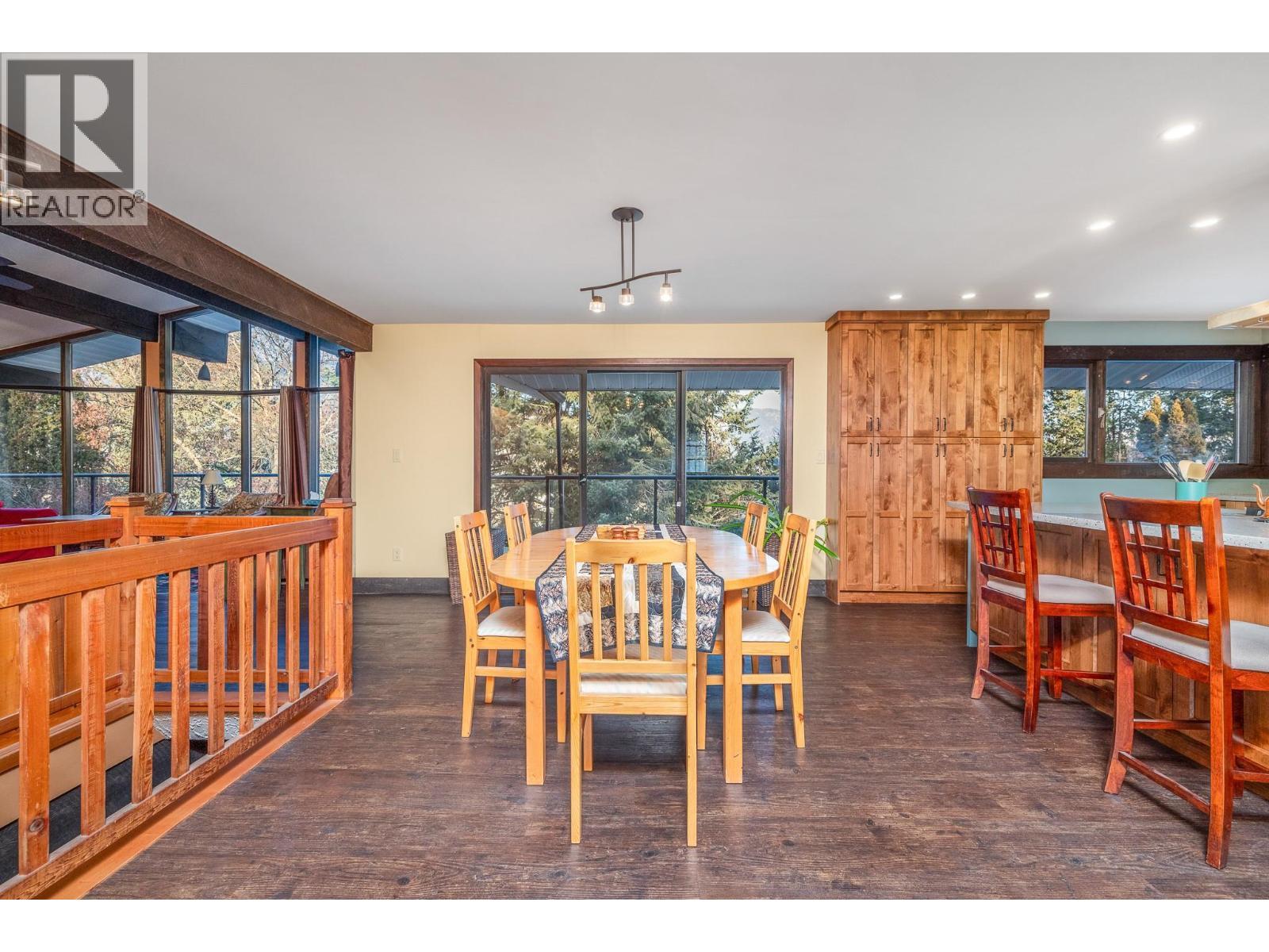 5860 Learmouth Road, Lavington, BC - Indoor Photo Showing Dining Room