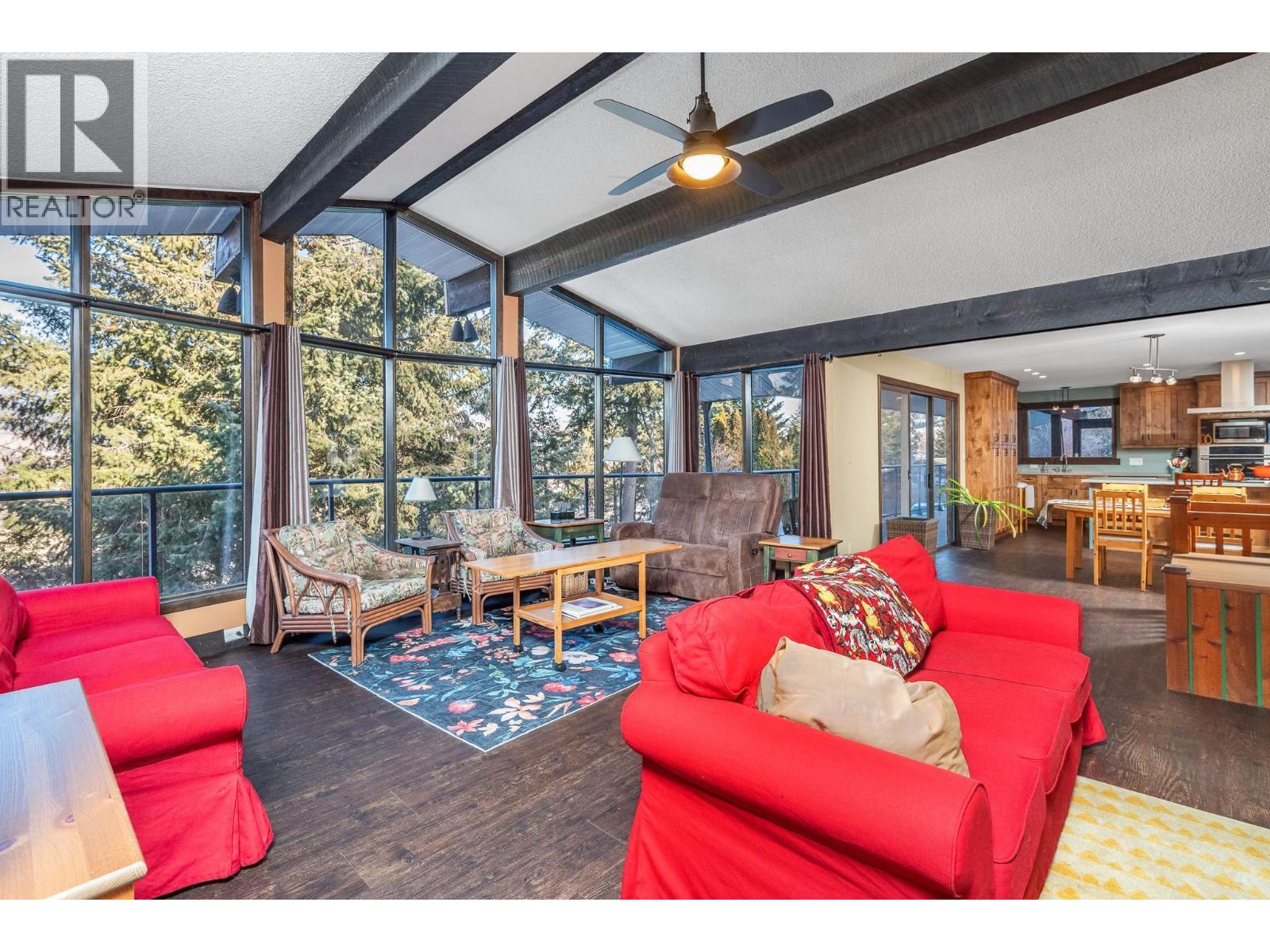 5860 Learmouth Road, Lavington, BC - Photo Showing Living Room