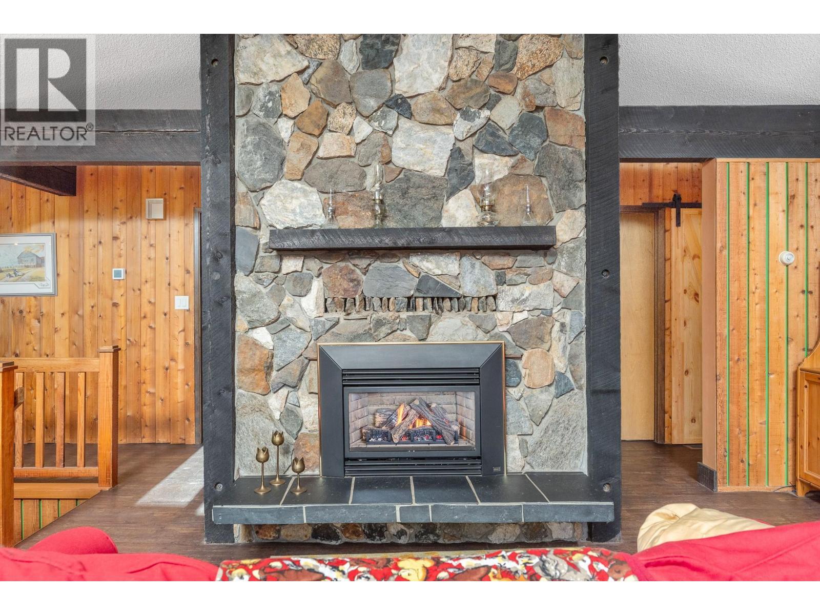 5860 Learmouth Road, Lavington, BC - Indoor Photo Showing Living Room With Fireplace