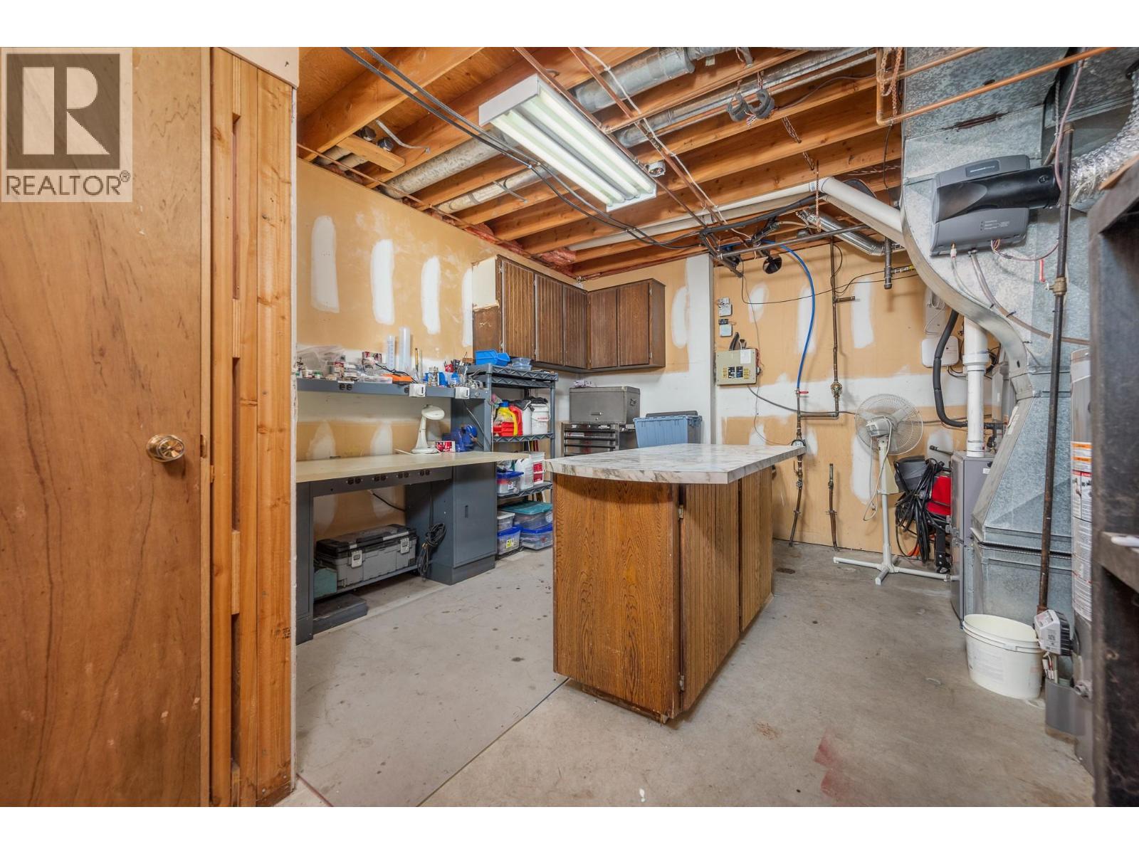 5860 Learmouth Road, Lavington, BC - Indoor Photo Showing Basement