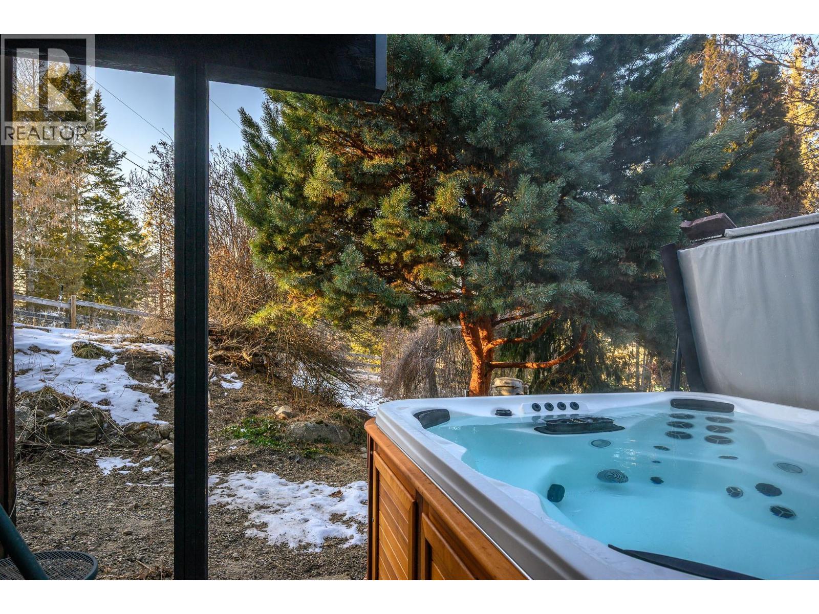 5860 Learmouth Road, Lavington, BC - Outdoor