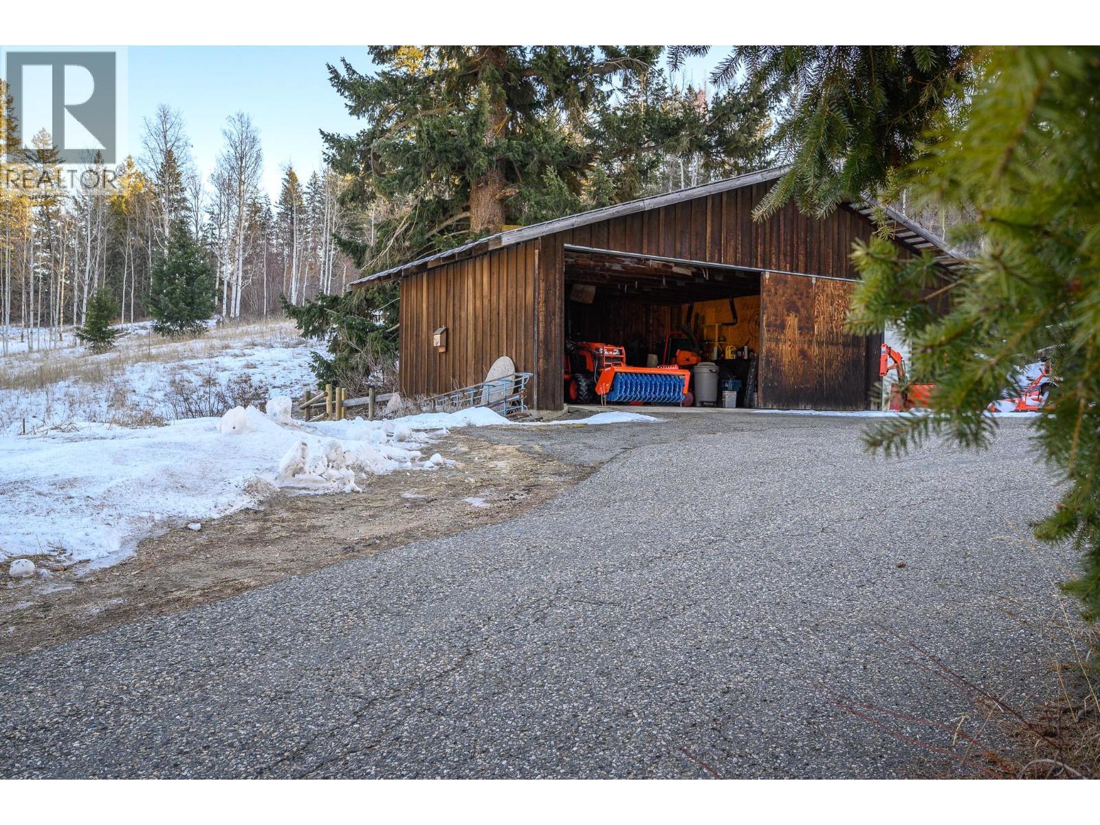5860 Learmouth Road, Lavington, BC - Outdoor