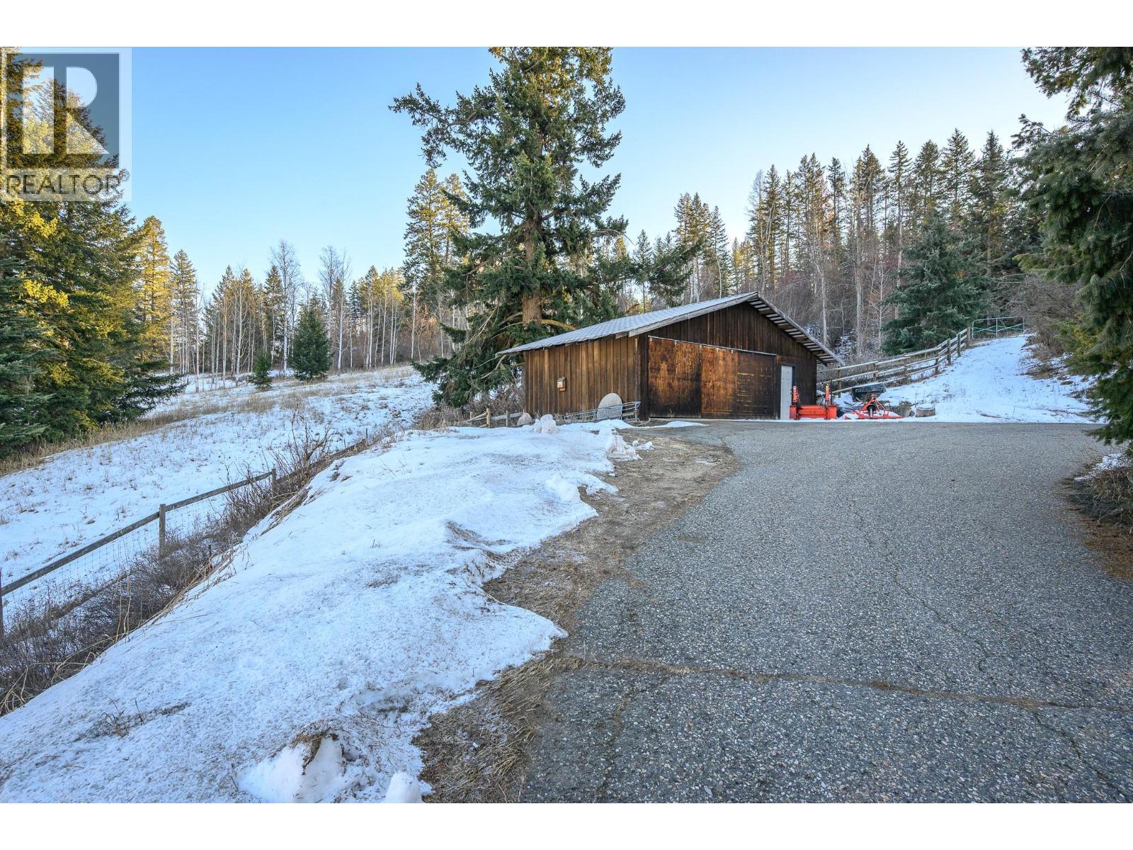5860 Learmouth Road, Lavington, BC - Outdoor